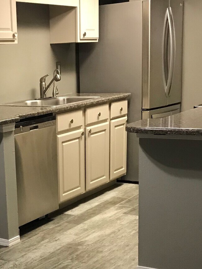 Kitchen - 8225 Fairmount Dr