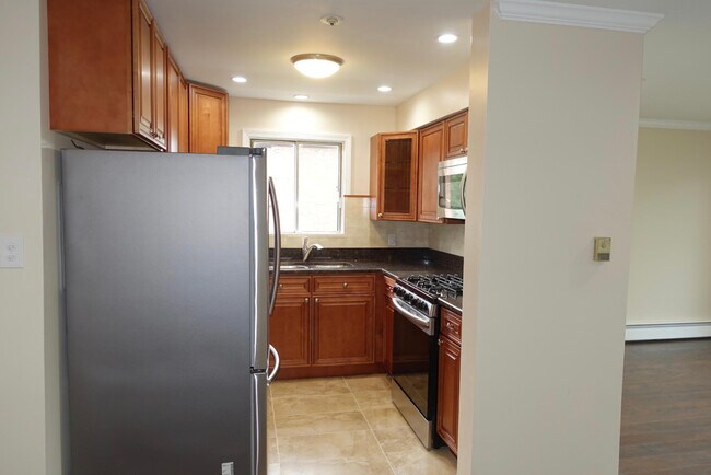 Foto del edificio - 629 W 65th St