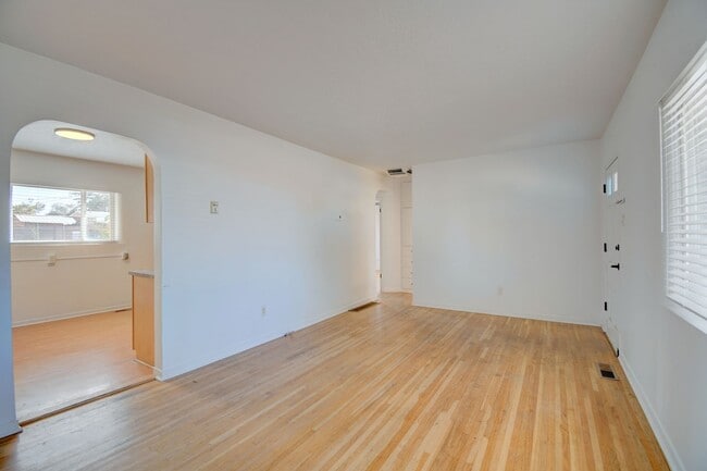 Building Photo - NE Heights 2 Bedroom 1 Bath  with garage