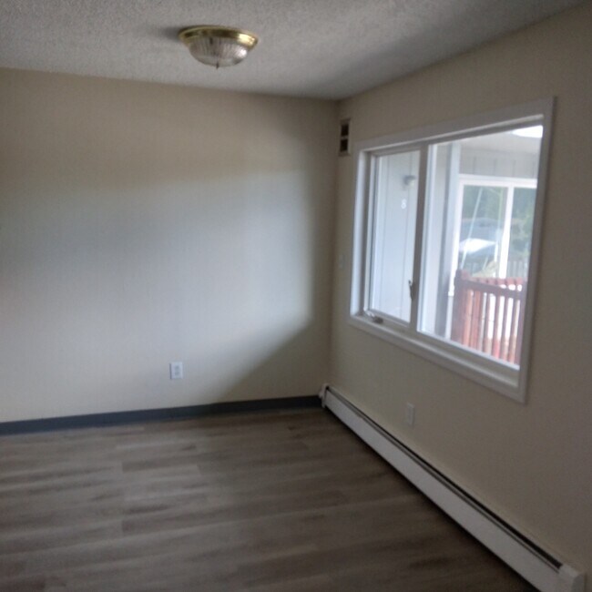 Building Photo - 92 Glacier Ave