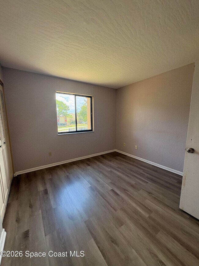 Foto del edificio - 2101 Forest Knoll Dr NE