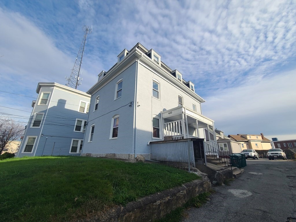 Primary Photo - 450 Essex St