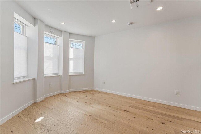 Foto del edificio - 36-34-36-11 11th St