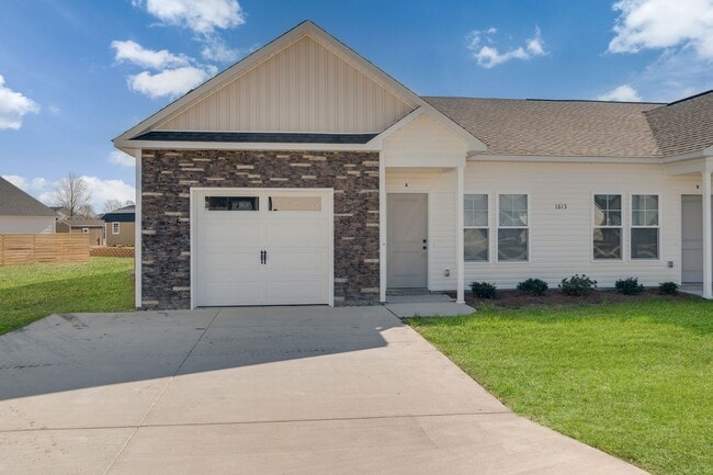 Foto del edificio - Allen Ridge Townhomes