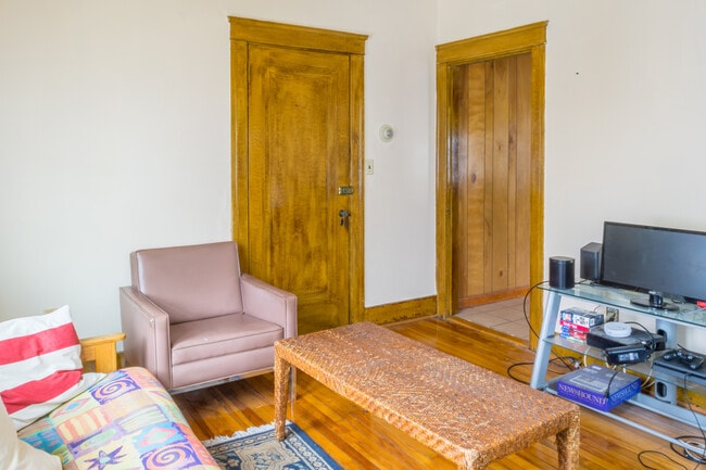 Building Photo - 72 Porter St