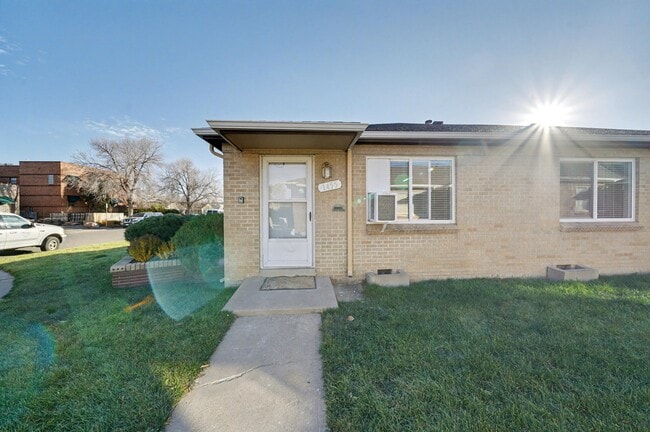 Photo - 1455 Jasmine St Apartment