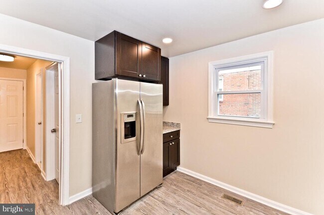 Building Photo - 4813 Ravenswood Rd