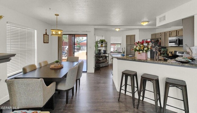 Building Photo - 7125 Golden Hawk Dr