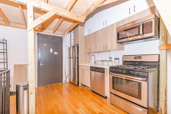 Building Photo - 618 Bushwick Ave