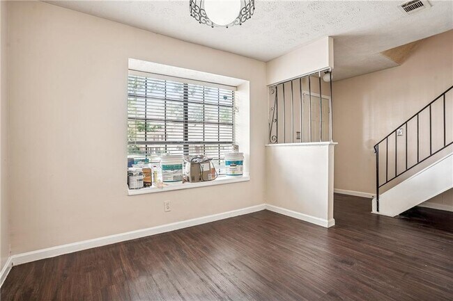 Foto del edificio - 6593 Sleepy Hollow Ln