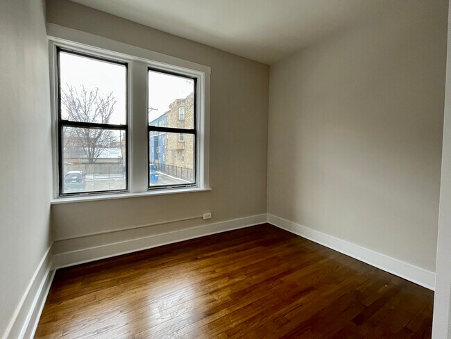 Foto del edificio - 1544 N Kedzie Ave