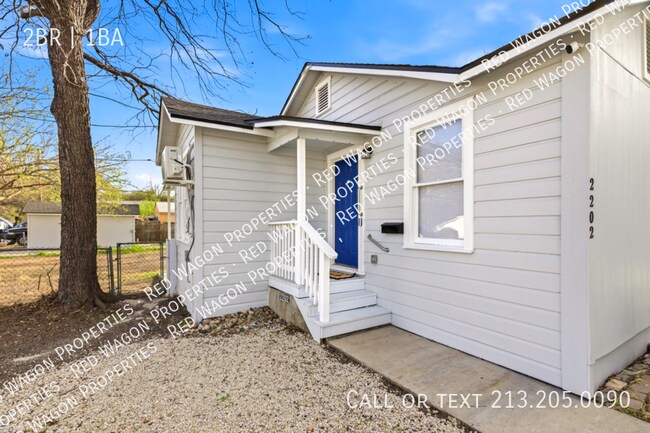 Building Photo - 2202 W Hermosa Dr