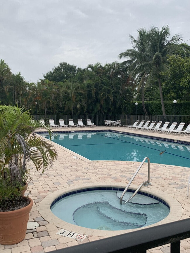 Building Photo - 1901 Belmont Pl