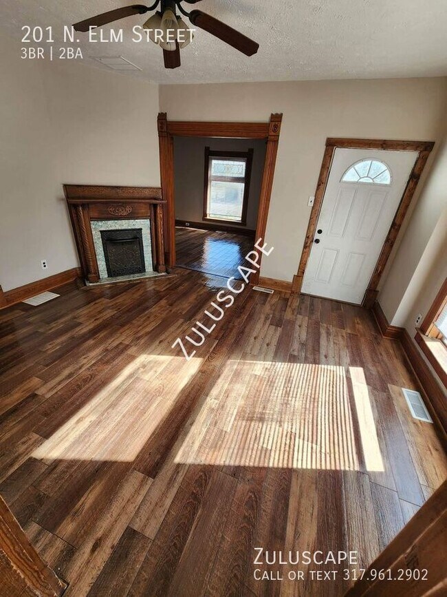 Foto del edificio - Large, 3 bedroom home with bonus area and ...