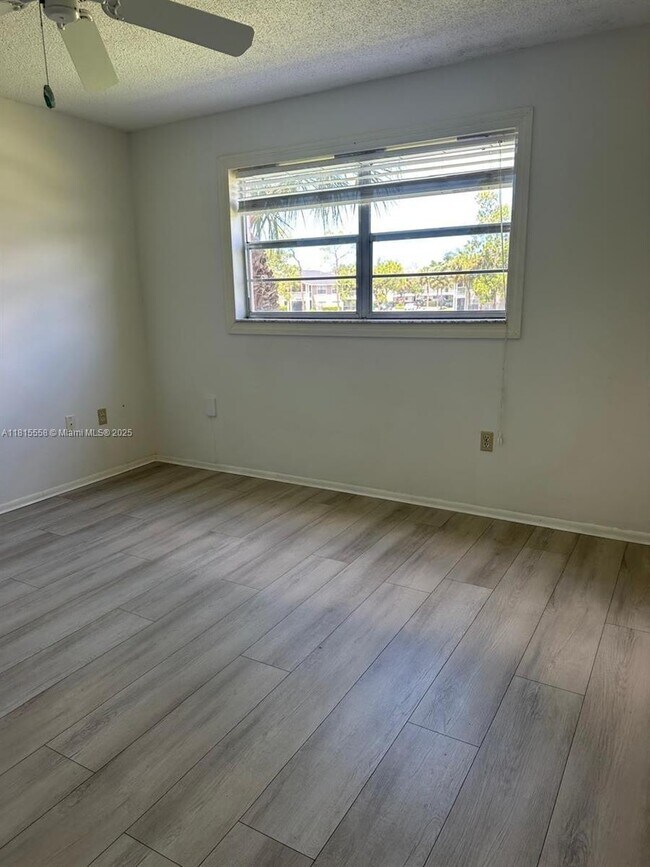 Foto del edificio - 160 Turtle Lake Ct