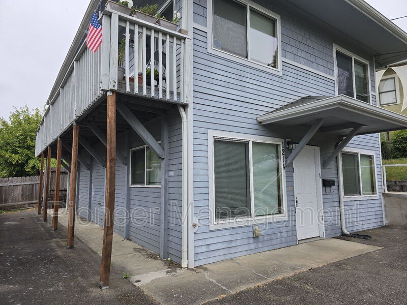 Primary Photo - 1214 SE Overlook Ave