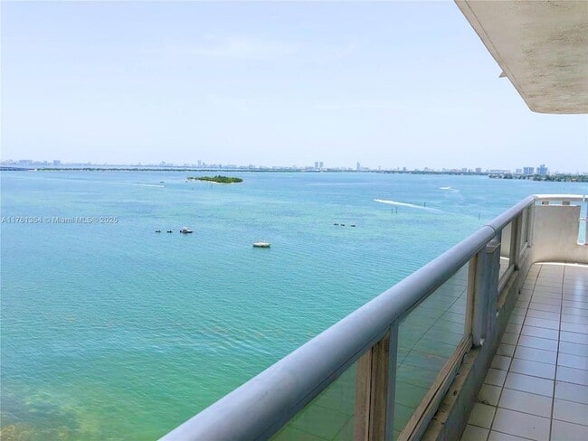 Building Photo - 1717 N Bayshore Dr