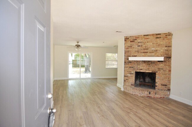 Foto del edificio - 5109 Cloyce Ct