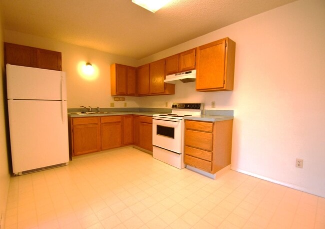 Building Photo - Top floor apartment! Close to MSU and downtown!