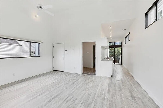 Building Photo - 229 Lowerline St