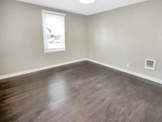 Foto del edificio - 2 Bed and 1 Bath Charming Single-Family Ho...