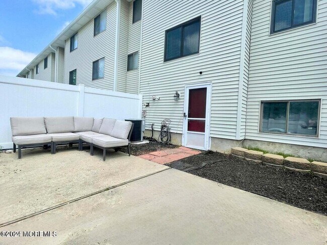 Foto del edificio - 562 Clubhouse Dr