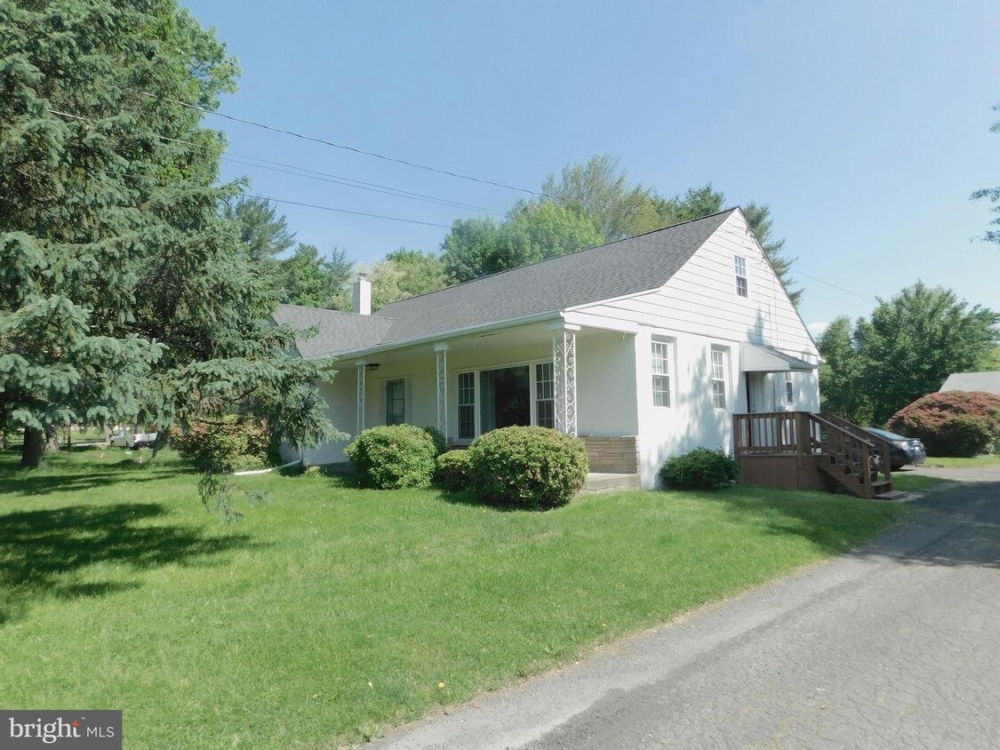 Primary Photo - 316 Witmer Rd