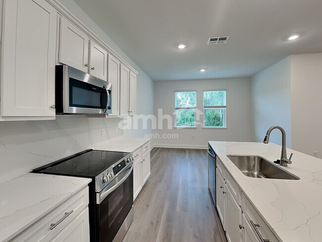 Building Photo - 16648 Cheyanne Ct
