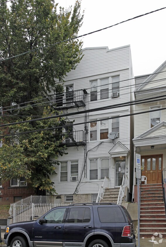 Building Photo - 166 Seaview Ave