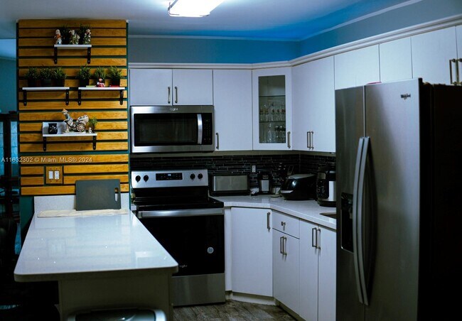 Foto del edificio - 2884 W 75th St