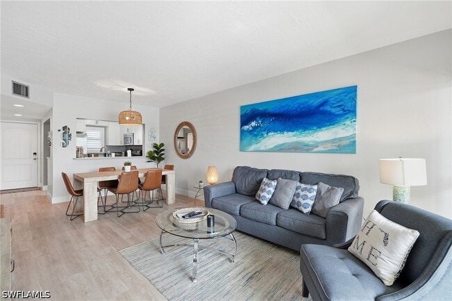 Foto del edificio - 803 River Point Dr