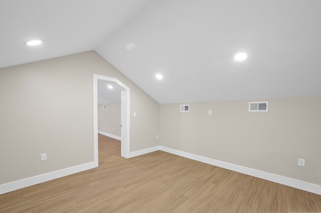 Building Photo - 71 Dreamland Park Dr