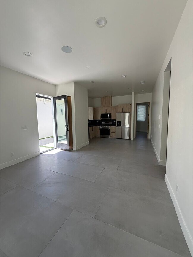 Foto del edificio - 3 bed, 2 bath ADU with private yard