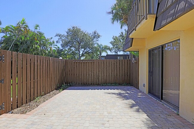 Photo - Parkwoods 12341-2 Apartment