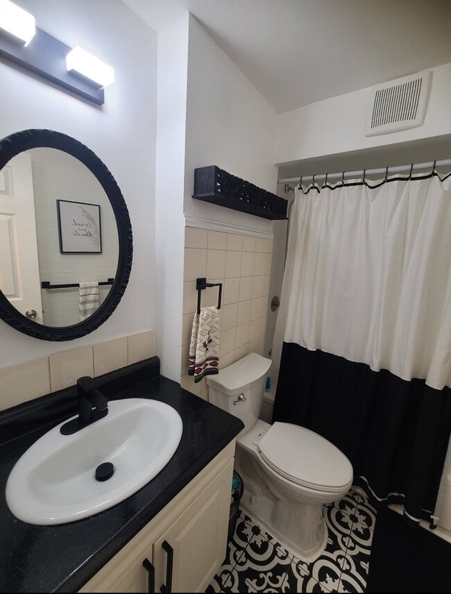 Building Photo - 47 Sumac St