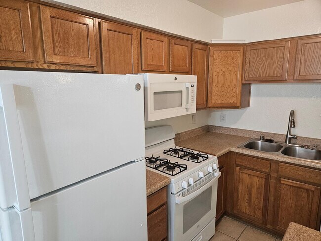 Foto del edificio - 1310 S Hardy Dr