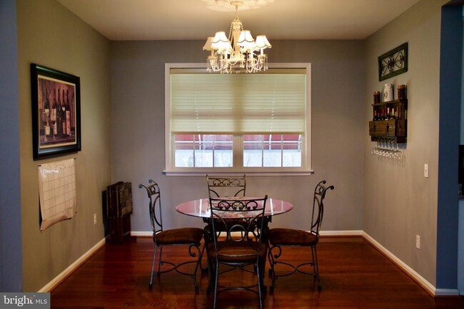 Foto del edificio - 11601 Warren Ln