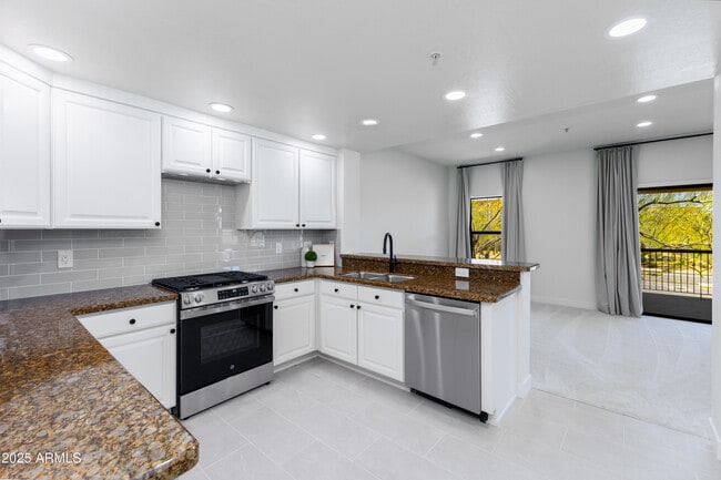 Foto del edificio - 21320 N 56th St