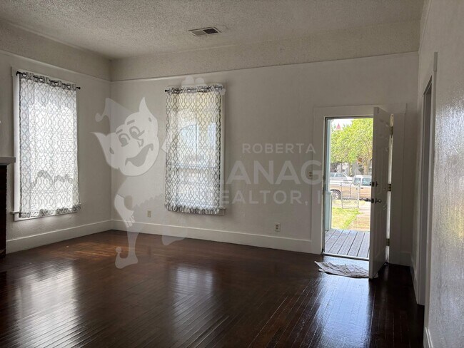 Photo - 321 W 19th St Townhome