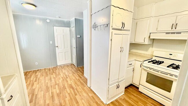 Foto del edificio - 3544 W 15th St