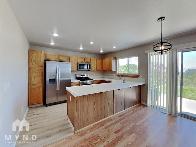 Building Photo - 1576 Reno View Dr