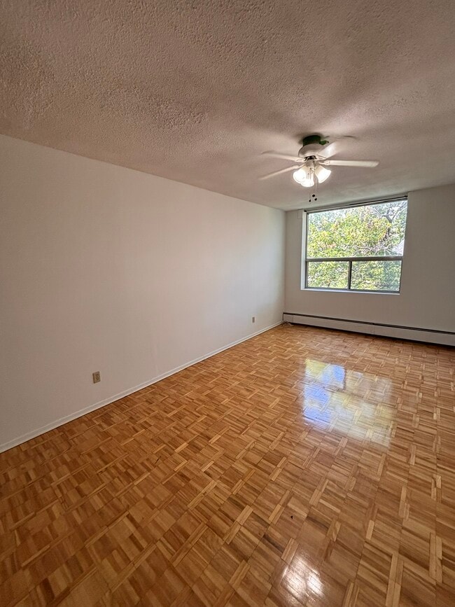 Building Photo - 431 Daly Ave