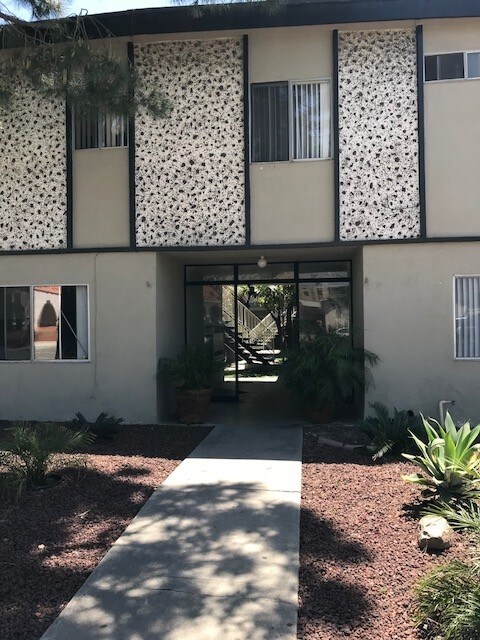 Foto del edificio - 626 E Chevy Chase Dr