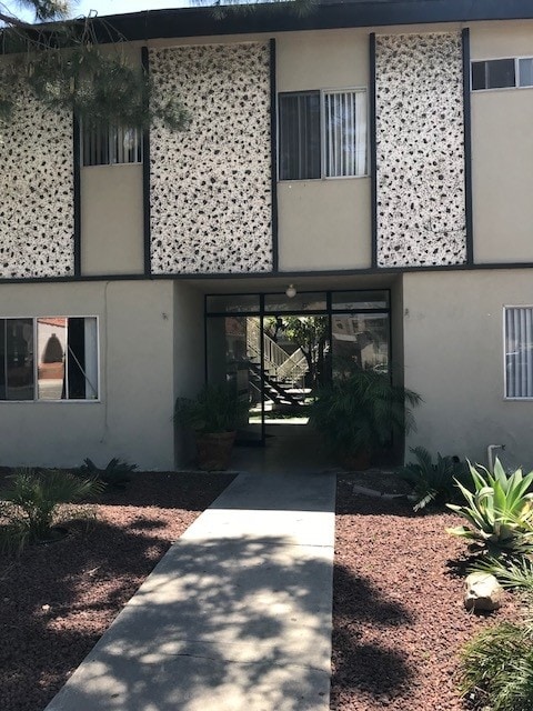 Building Photo - 626 E Chevy Chase Dr