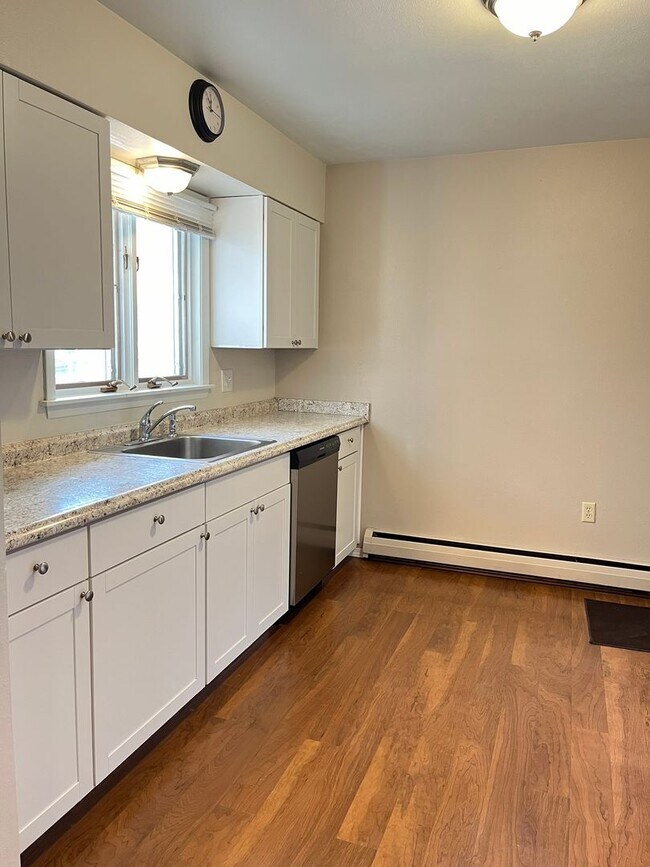 Foto del edificio - Downtown Four Bedroom Home