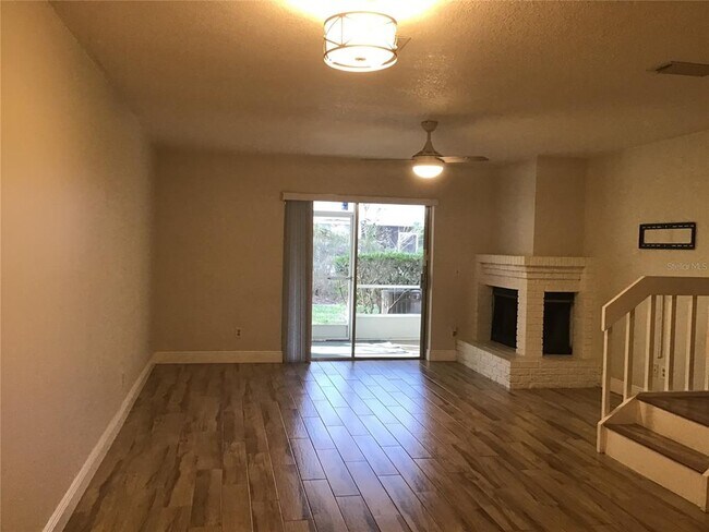 Building Photo - 5163 Lazy Oaks Dr