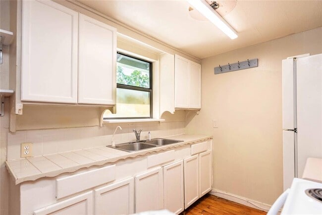 Foto del edificio - 406 Lexington Rd
