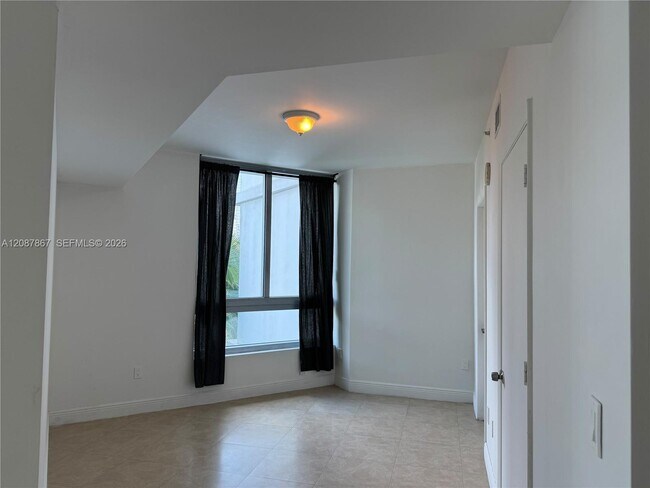 Foto del edificio - 350 S Miami Ave