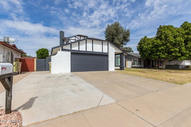 Building Photo - 5432 W Riviera Dr