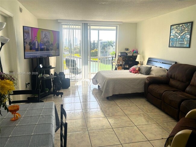 Foto del edificio - 2851 Leonard Dr